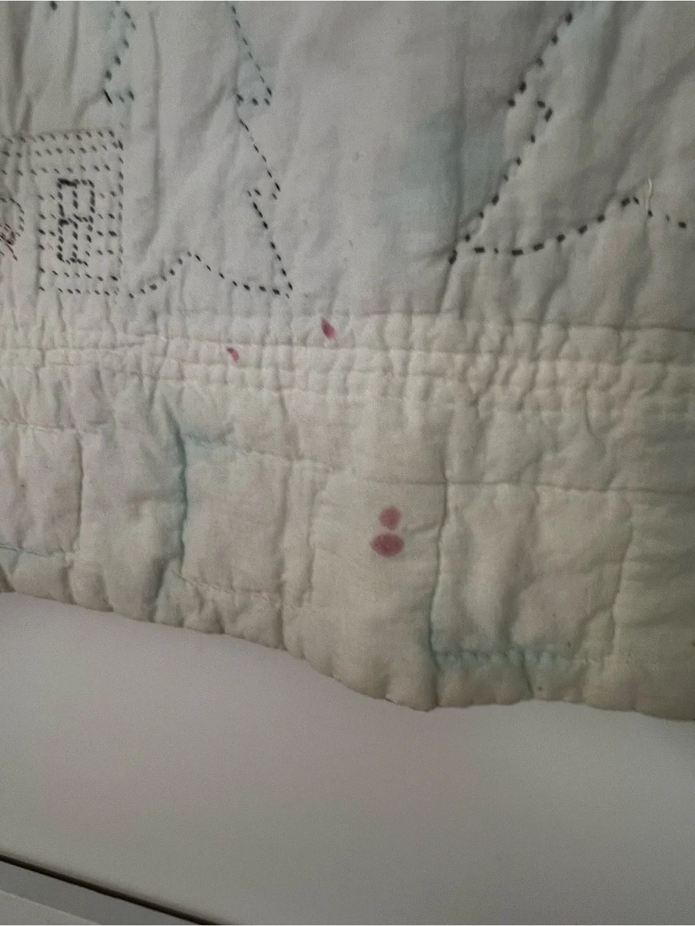 Hand Sewn Country Cabin Holiday Throw Quilt in Green, Red, Cream